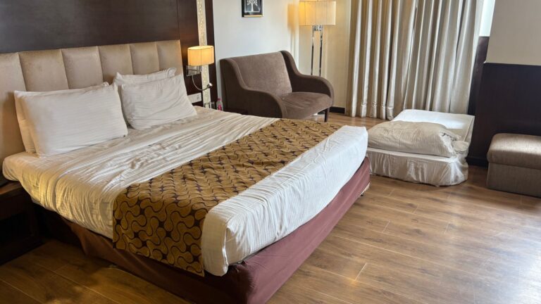 Devenir testeur d’hôtel : missions et étapes pour se lancer